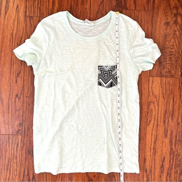 Pink Victoria’s Secret Pastel Mint Patterned Pocket Crewneck T-Shirt Size Small - Picture 11 of 12